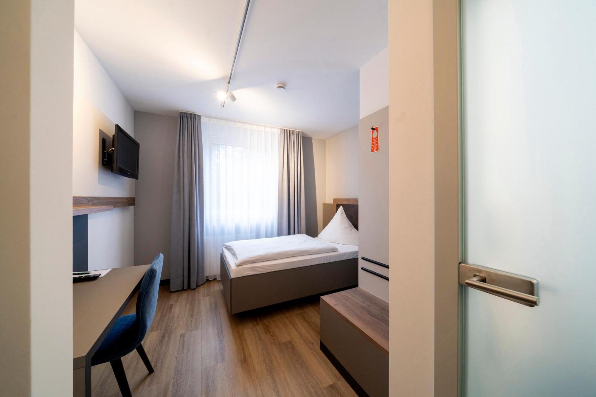 Hotel Zur Post Hemmingen  Exterior photo